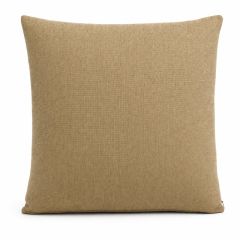 Capa de Almofada Linen Look Valencia Caramelo 48 aplicada no sofá