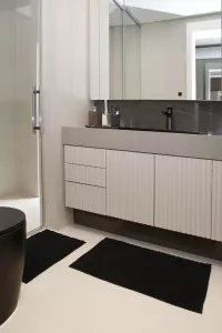 TAPETE JOY PRETO 40CM X 60CM