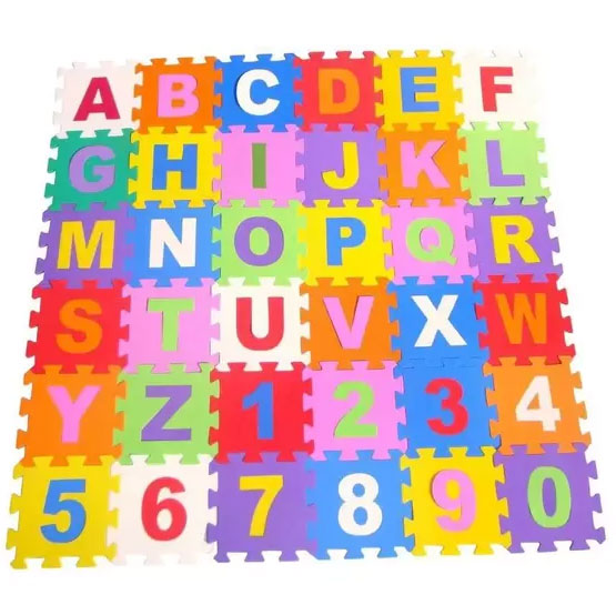 Tatame infantil de encaixe com letras e números